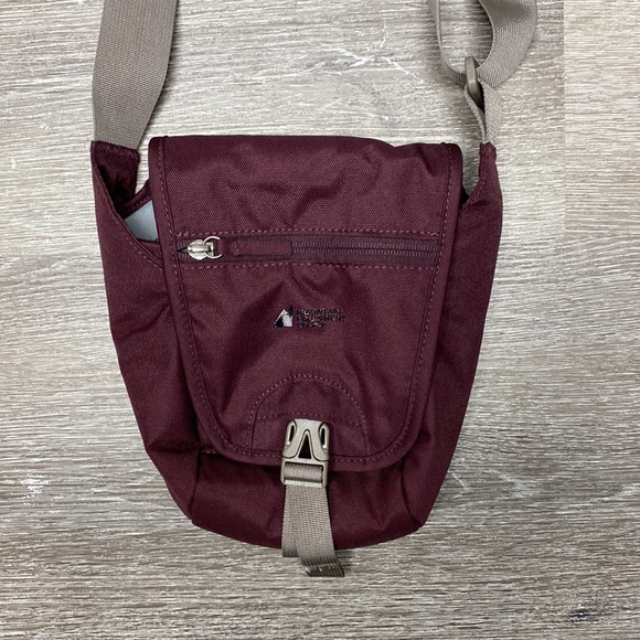 Maroon MEC crossbody bag - Picture 2 of 3